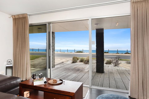 Esplanade Escape - Accommodation Burleigh 29