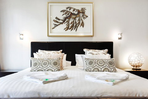 Esplanade Escape - Accommodation Burleigh 2