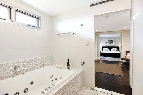 Esplanade Escape - Accommodation Burleigh 23