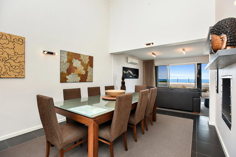 Esplanade Escape - Accommodation Burleigh 20