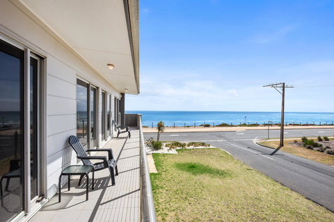Esplanade Escape - Accommodation Burleigh 10