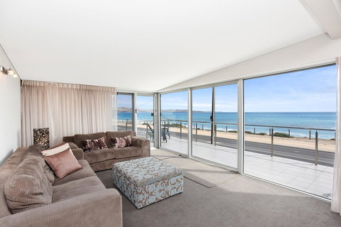 Esplanade Escape - Accommodation Burleigh 18