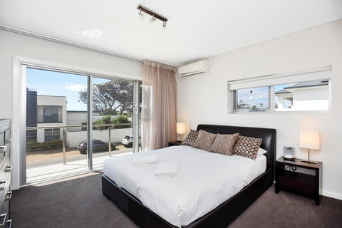 Esplanade Escape - Accommodation Burleigh 14