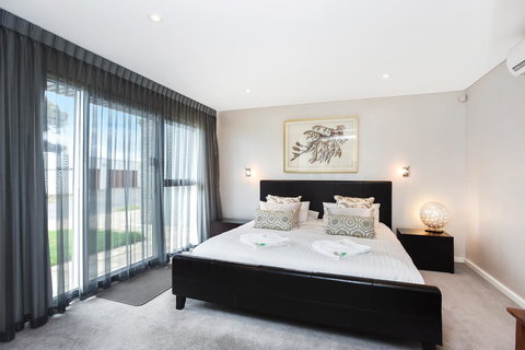 Esplanade Escape - Accommodation Burleigh 25