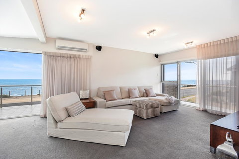 Esplanade Escape - Accommodation Burleigh 17