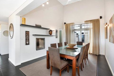 Esplanade Escape - Accommodation Burleigh 21