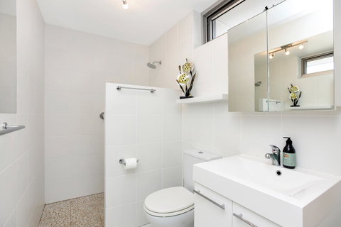 Esplanade Escape - Accommodation Burleigh 5