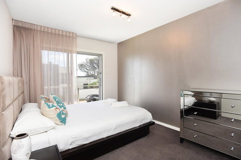 Esplanade Escape - Accommodation Burleigh 13
