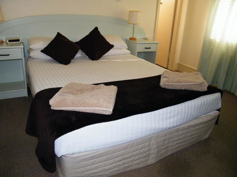 Grand Tasman Hotel - Accommodation Burleigh 36