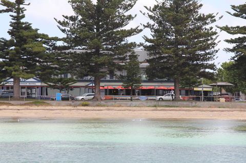 Grand Tasman Hotel - Accommodation Burleigh 35