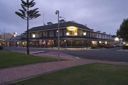 Grand Tasman Hotel - Accommodation Burleigh 16
