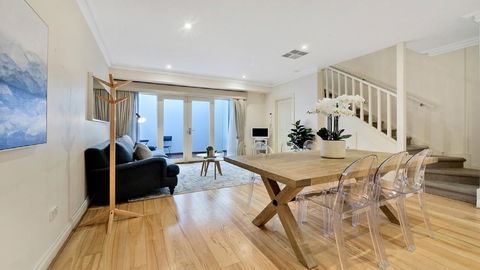 GOUGER 265 - Accommodation Burleigh 0