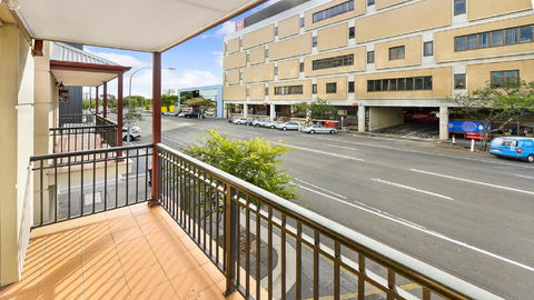 GOUGER 265 - Accommodation Burleigh 21