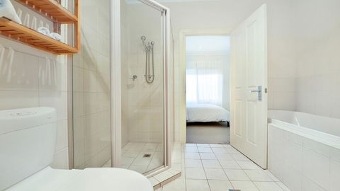 GOUGER 265 - Accommodation Burleigh 11