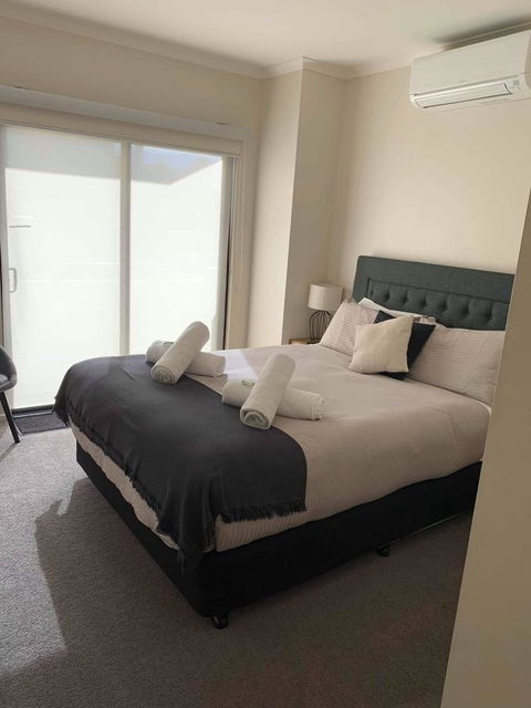 Holdfast Shores Apartments - Accommodation Burleigh 3