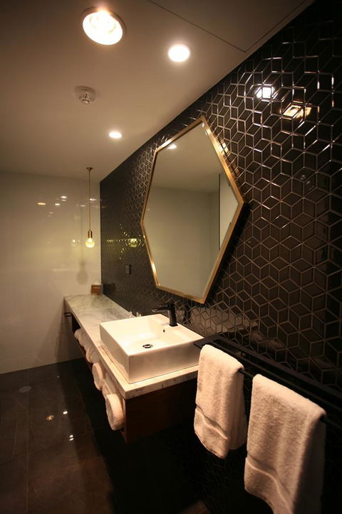Ellen Hotel - Accommodation Burleigh 25