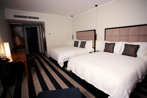 Ellen Hotel - Accommodation Burleigh 19