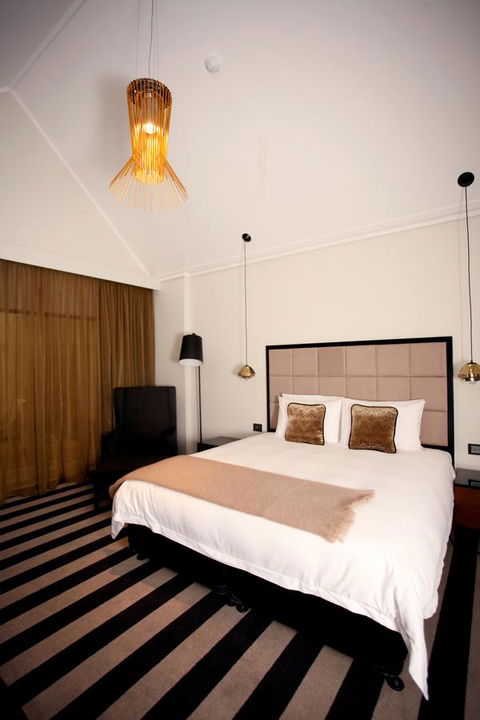 Ellen Hotel - Accommodation Burleigh 15