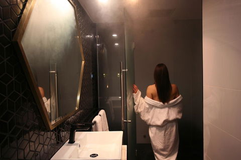Ellen Hotel - Accommodation Burleigh 6
