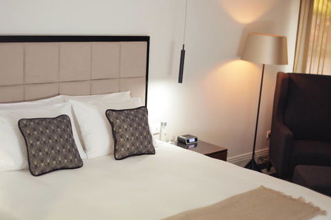 Ellen Hotel - Accommodation Burleigh 10