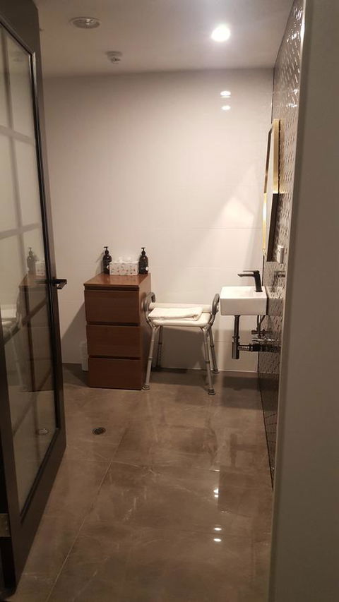 Ellen Hotel - Accommodation Burleigh 2