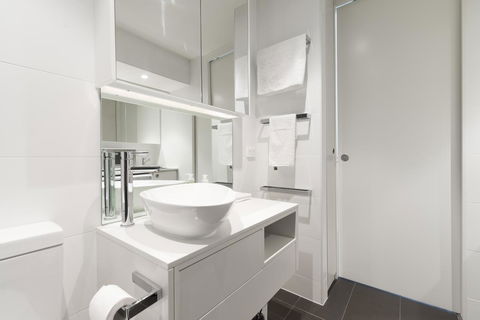 Ther-Rich Elegant 1BR Apartment In Walkerville - Accommodation Burleigh 21