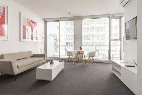 Ther-Rich Elegant 1BR Apartment In Walkerville - Accommodation Burleigh 14