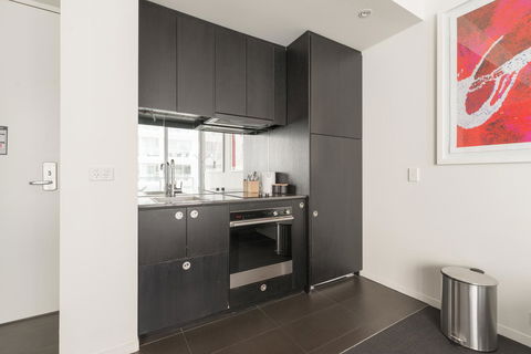 Ther-Rich Elegant 1BR Apartment In Walkerville - Accommodation Burleigh 10