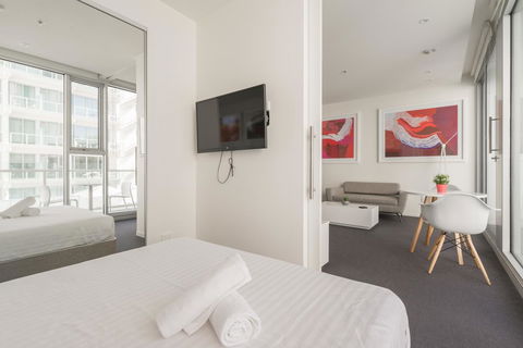 Ther-Rich Elegant 1BR Apartment In Walkerville - Accommodation Burleigh 3