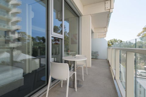 Ther-Rich Elegant 1BR Apartment In Walkerville - Accommodation Burleigh 28