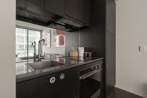 Ther-Rich Elegant 1BR Apartment In Walkerville - Accommodation Burleigh 11