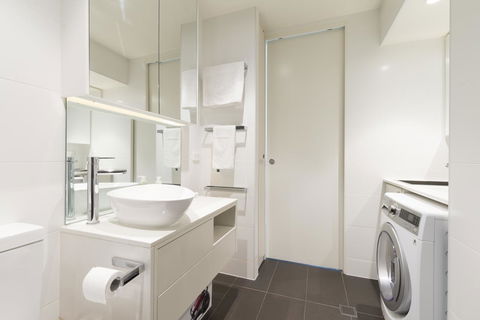 Ther-Rich Elegant 1BR Apartment In Walkerville - Accommodation Burleigh 22
