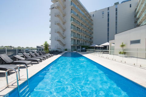 Ther-Rich Elegant 1BR Apartment In Walkerville - Accommodation Burleigh 35