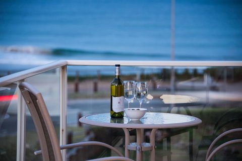 Stylish 3 Bedroom Beachview Apartment - Accommodation Burleigh 3