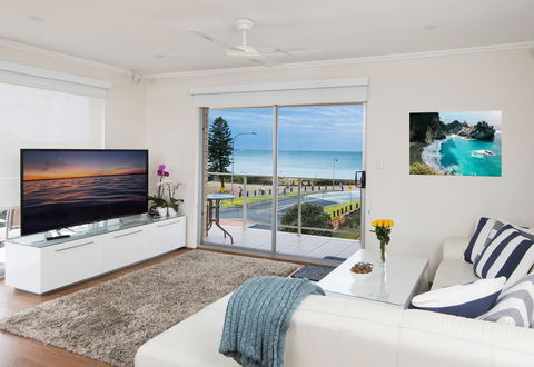 Stylish 3 Bedroom Beachview Apartment - Accommodation Burleigh 0