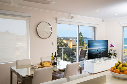 Stylish 3 Bedroom Beachview Apartment - Accommodation Burleigh 8