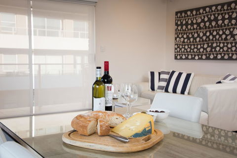 Stylish 3 Bedroom Beachview Apartment - Accommodation Burleigh 9