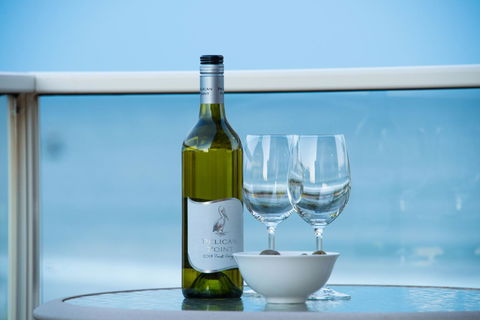 Stylish 3 Bedroom Beachview Apartment - Accommodation Burleigh 4