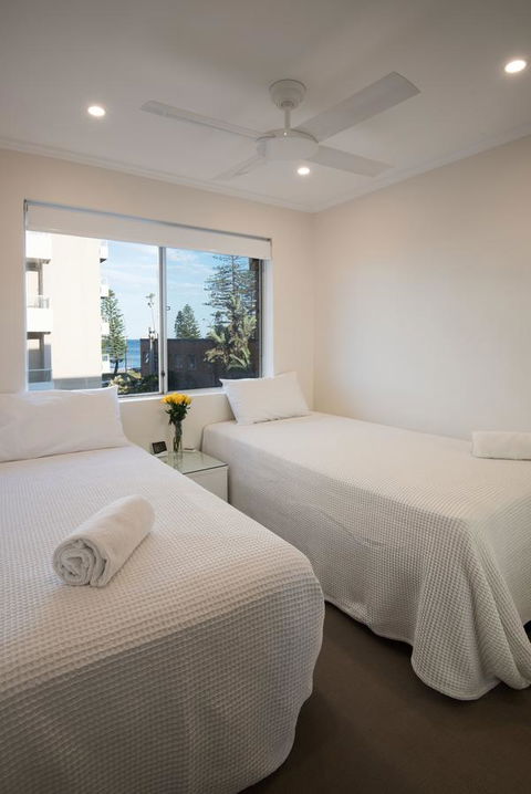 Stylish 3 Bedroom Beachview Apartment - Accommodation Burleigh 11