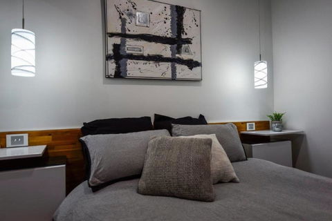 BENGALEE EXECUTIVE TOWNHOUSE- MODERN & STYLISH - Accommodation Burleigh 2