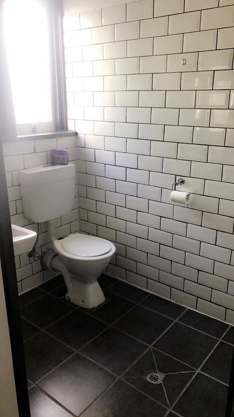Ambassadors Hotel - Accommodation Burleigh 23