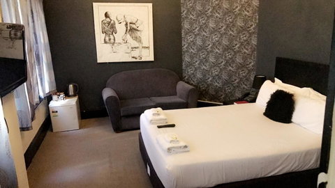 Ambassadors Hotel - Accommodation Burleigh 38