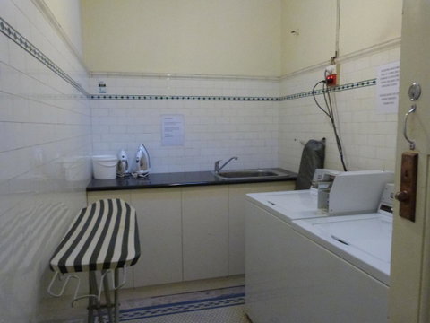 Ambassadors Hotel - Accommodation Burleigh 26