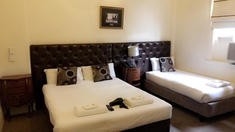 Ambassadors Hotel - Accommodation Burleigh 30