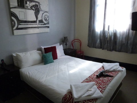 Ambassadors Hotel - Accommodation Burleigh 1