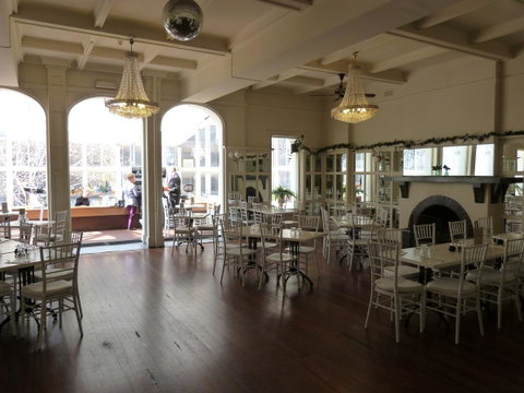 Ambassadors Hotel - Accommodation Burleigh 16