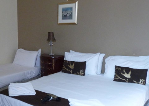 Ambassadors Hotel - Accommodation Burleigh 27