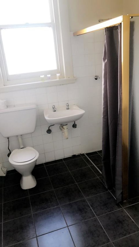 Ambassadors Hotel - Accommodation Burleigh 25