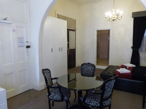 Ambassadors Hotel - Accommodation Burleigh 44