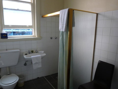 Ambassadors Hotel - Accommodation Burleigh 14